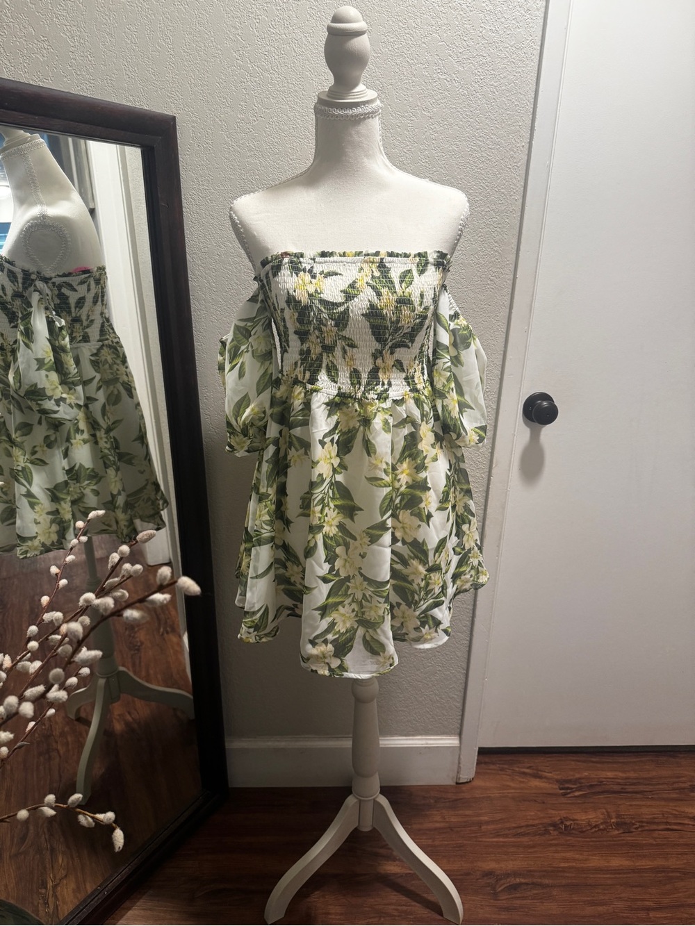 Betsey Johnson Gorgeous Off-the-Shoulder Floral Smocked Mini Dress Size XS